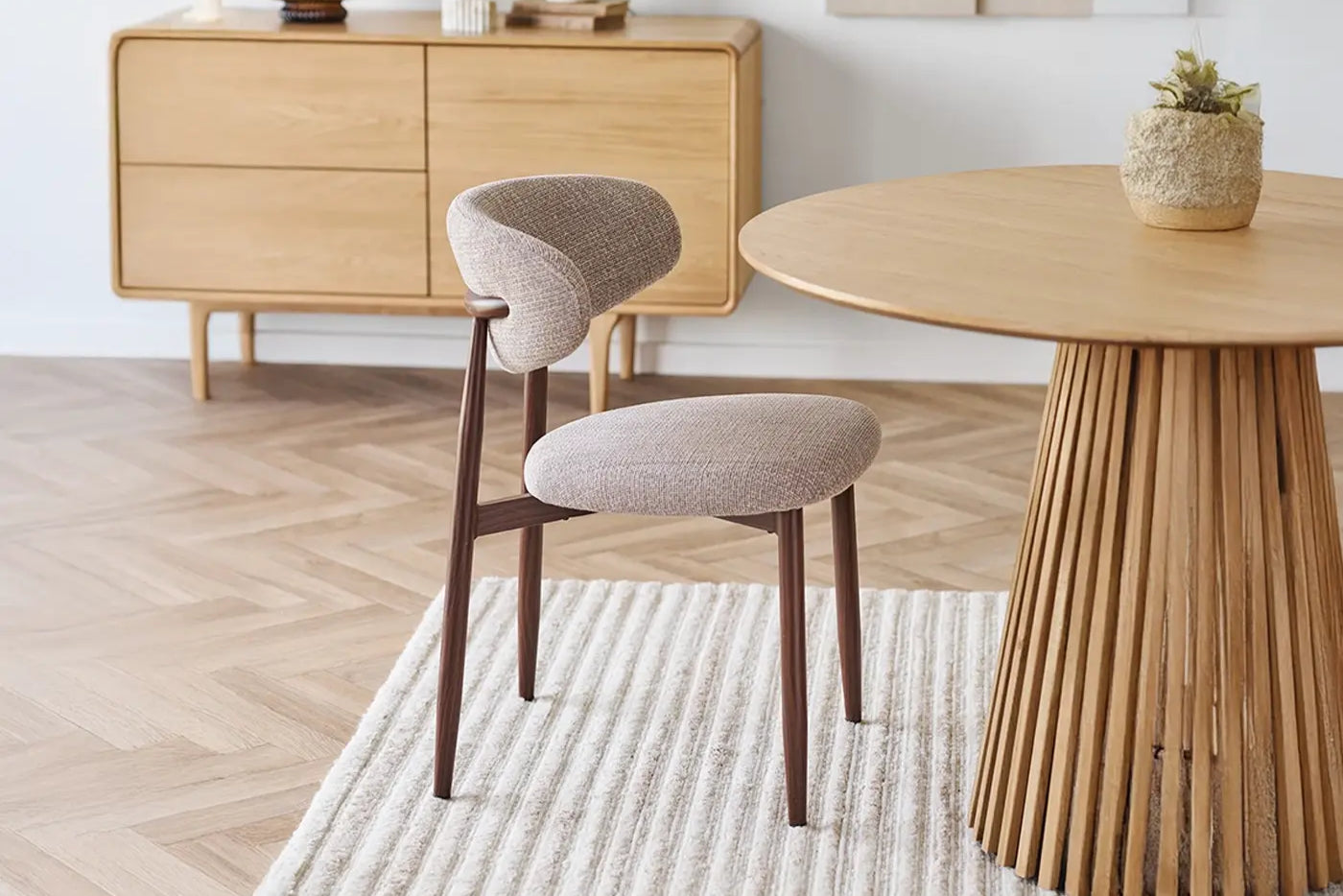 Chaise de salle à manger LEVENTO Effet Bois Chêne Foncé et Tissu Écru - 46 x 44 cm HOUSE NORDIC