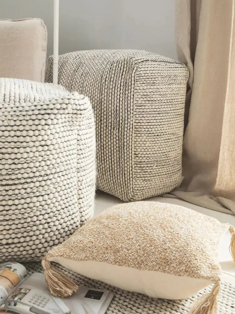 Pouf en laine fait main ROCCA Beige et noir BENUTA