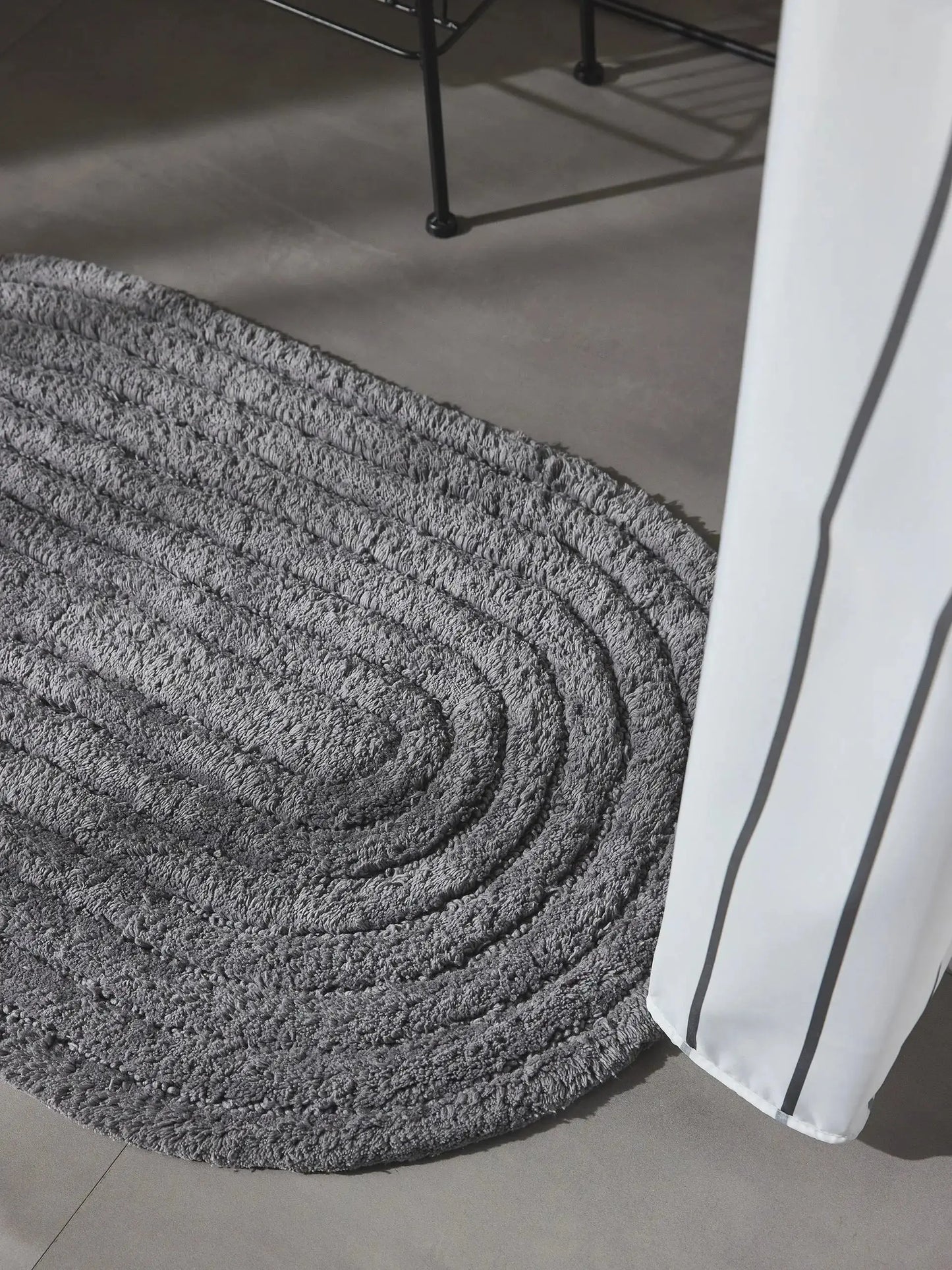 Tapis de bain 100% Coton tufté à la main NIA Gris Foncé BENUTA