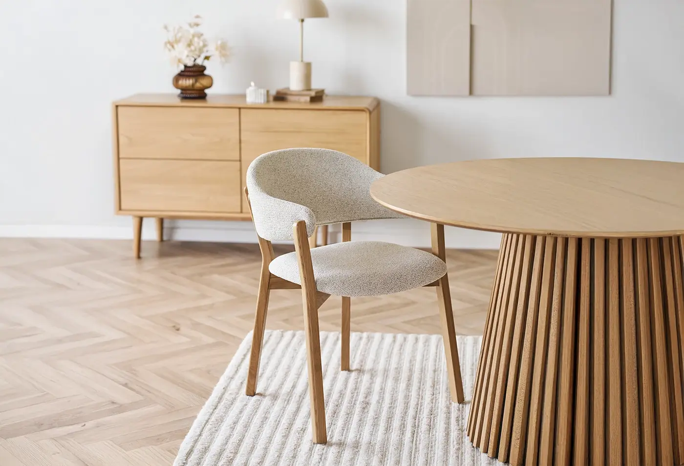 Chaise avec Accoudoirs de Salle à Manger DUNKIRK Effet Bois Chêne Clair et Tissu Écru - 60 x 59 cm HOUSE NORDIC