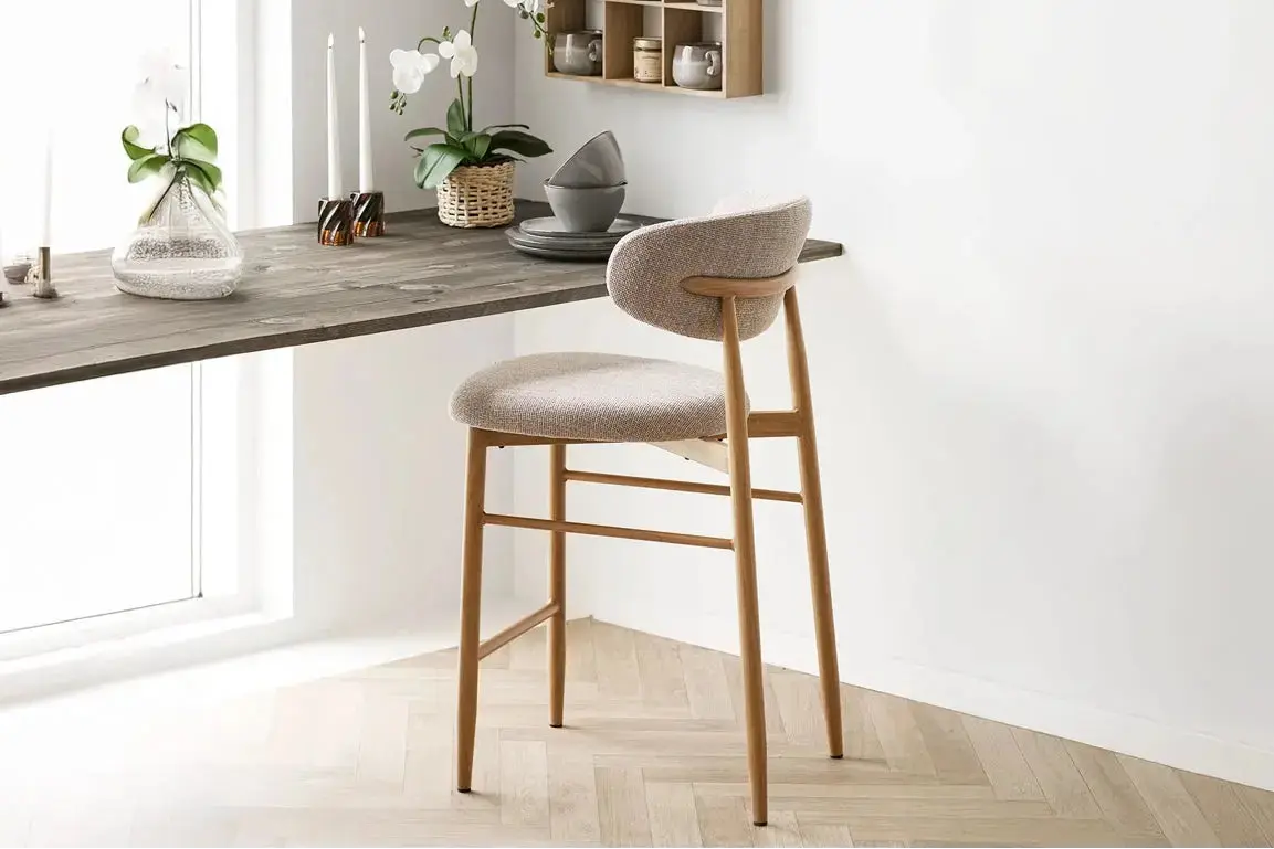 Chaise de Bar Tissu Sable avec Pieds Bois Chêne LEVANTO - 52 x 55 cm ROUSSEAU