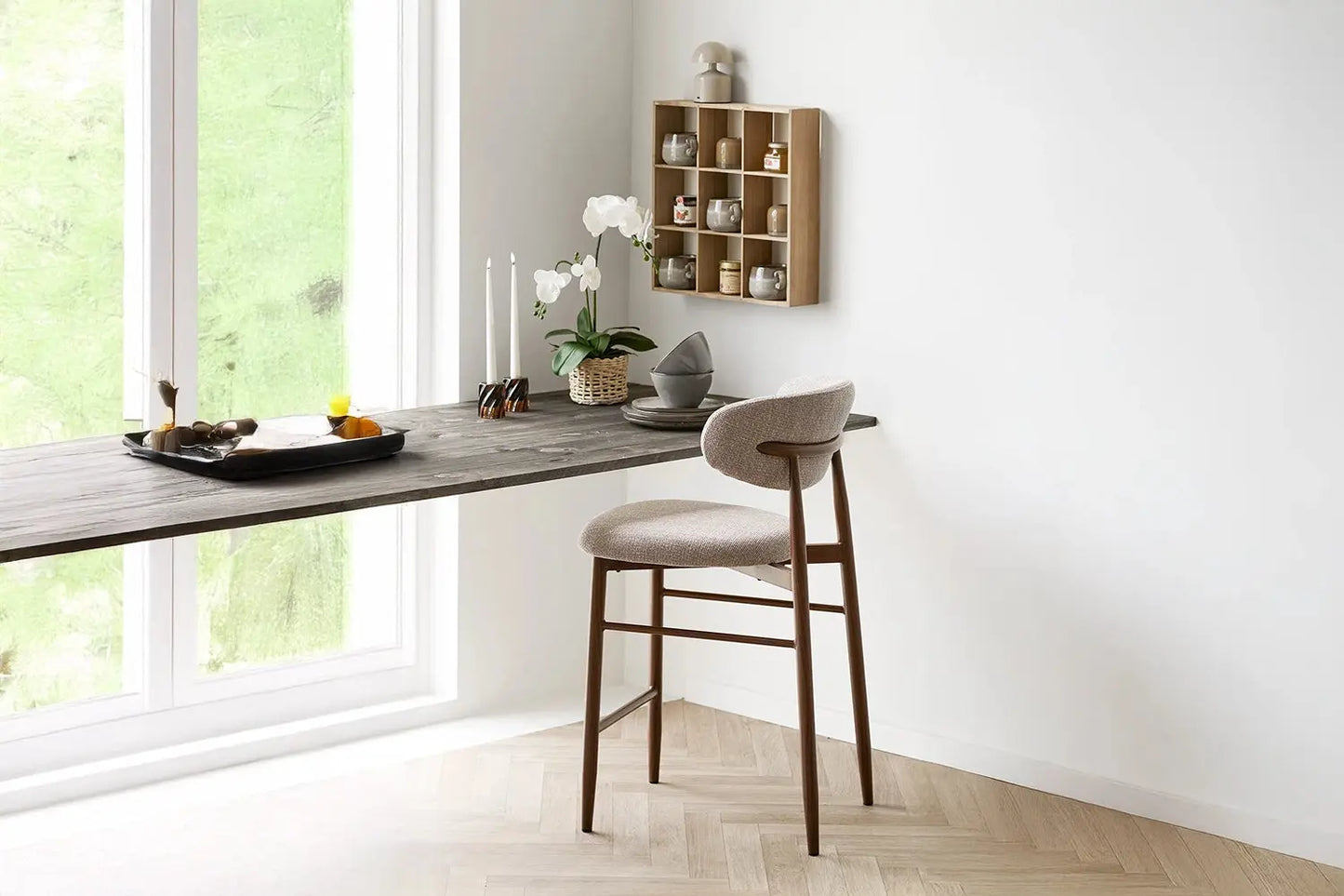 Chaise de Bar Tissu Sable avec Pieds Métal Bois Noyer LEVANTO - 52 x 55 cm ROUSSEAU