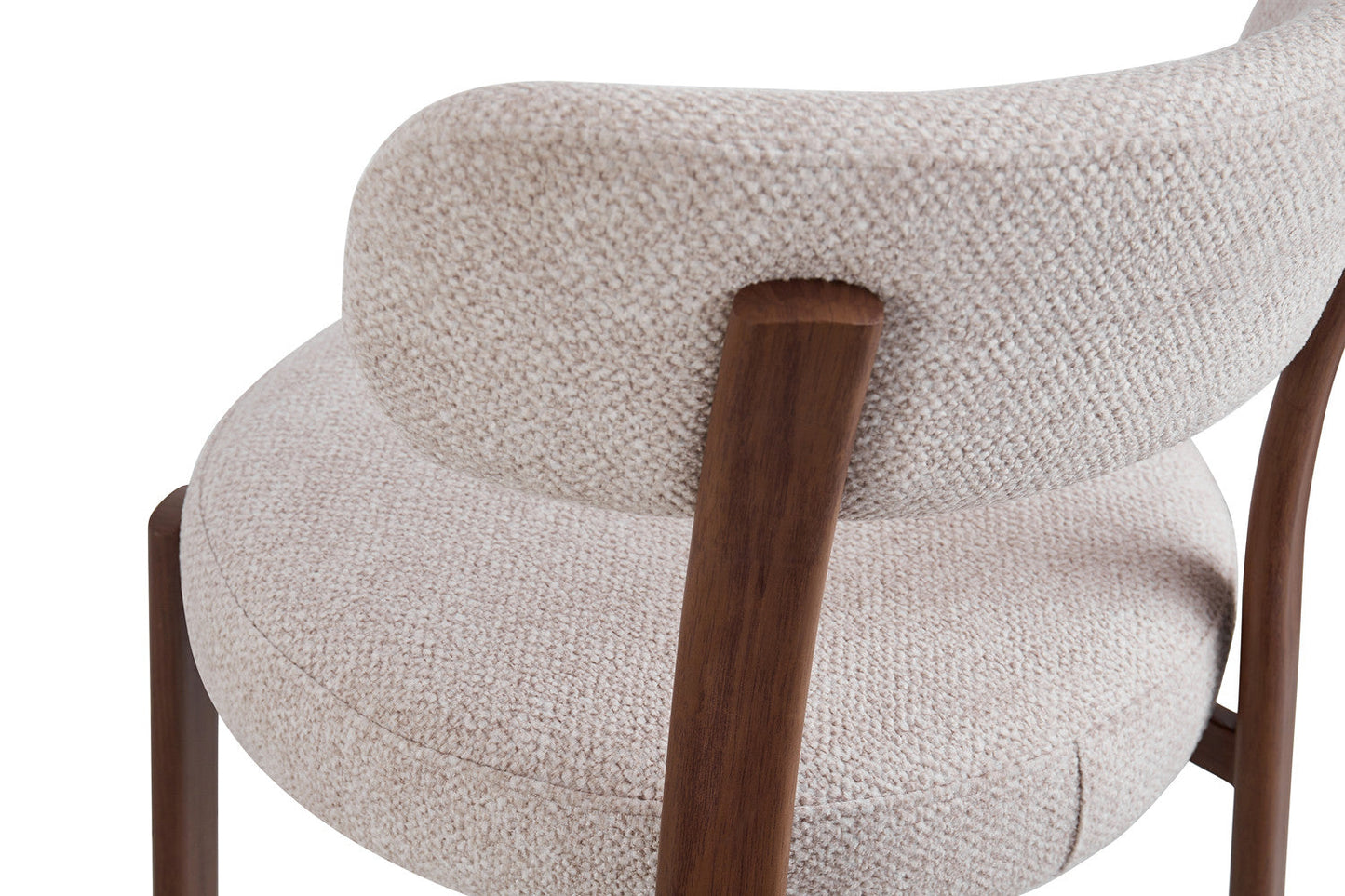 Chaise SAFYA Noyer Tissu Beige - vue en salle à manger