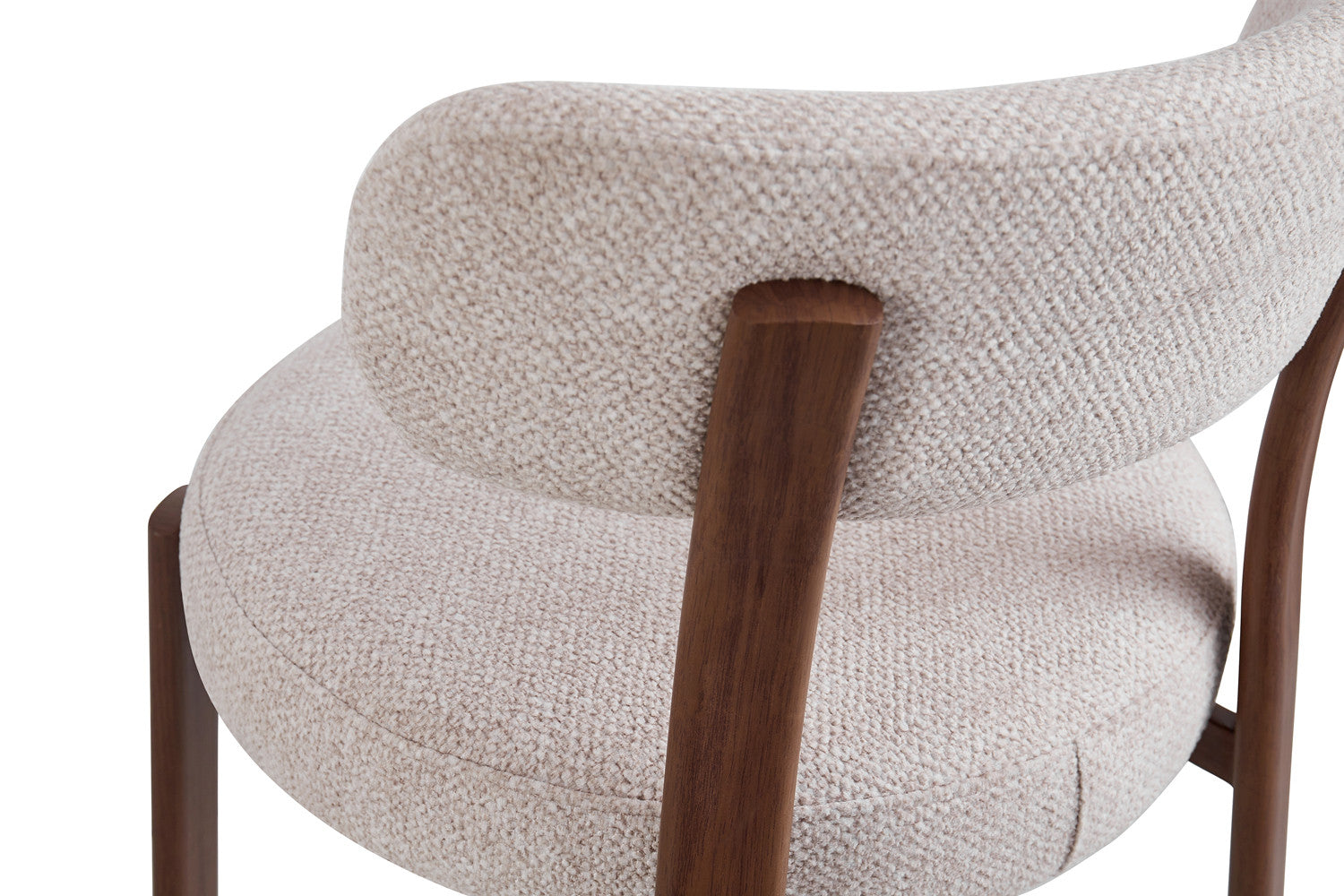 Chaise SAFYA Noyer Tissu Beige - vue en salle à manger