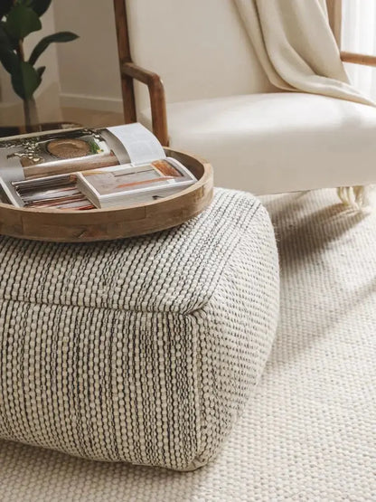 Pouf en Laine fait main ROCCA Beige et noir BENUTA