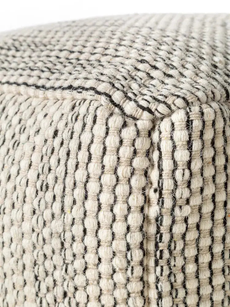 Pouf en laine fait main ROCCA Beige et noir BENUTA