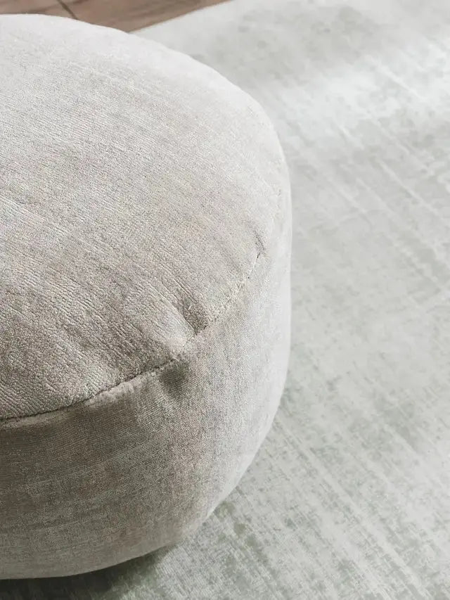 Pouf en tissu 100% Viscose fait main NOVA Gris Claire BENUTA