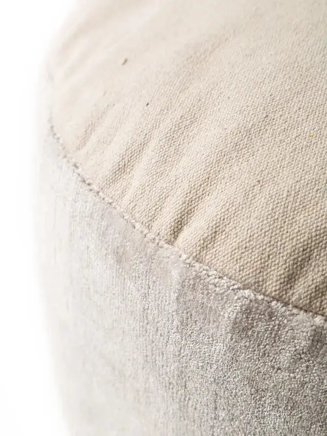 Pouf en tissu 100% Viscose fait main NOVA Gris Claire BENUTA