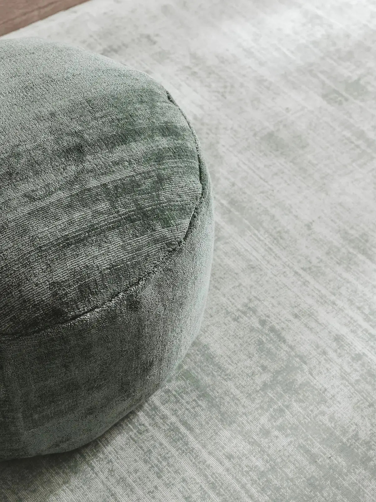 Pouf en tissu 100% Viscose fait main NOVA Vert Clair BENUTA
