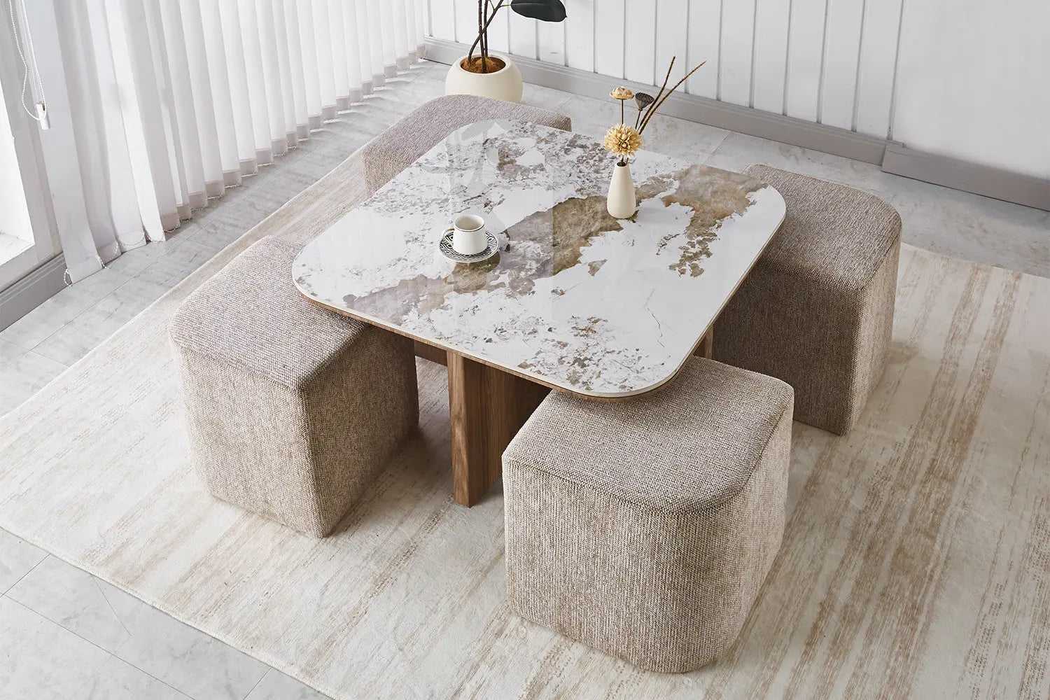 Table Basse avec 4 Poufs en Tissu Pierre Brillante AVORA - 80 x 80 cm TIKOYA