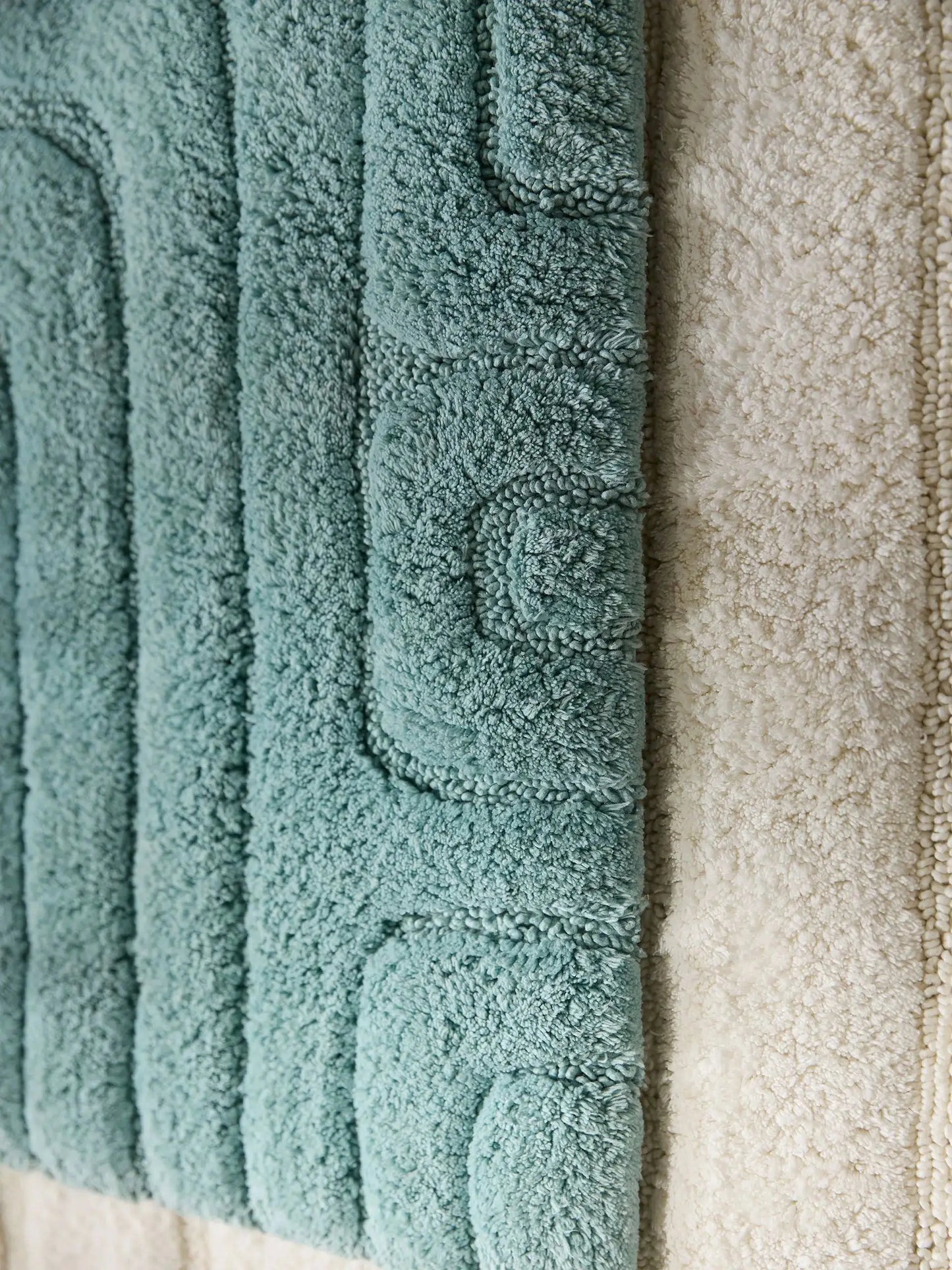 Tapis de bain 100% Coton tufté à la main DAN Bleu BENUTA