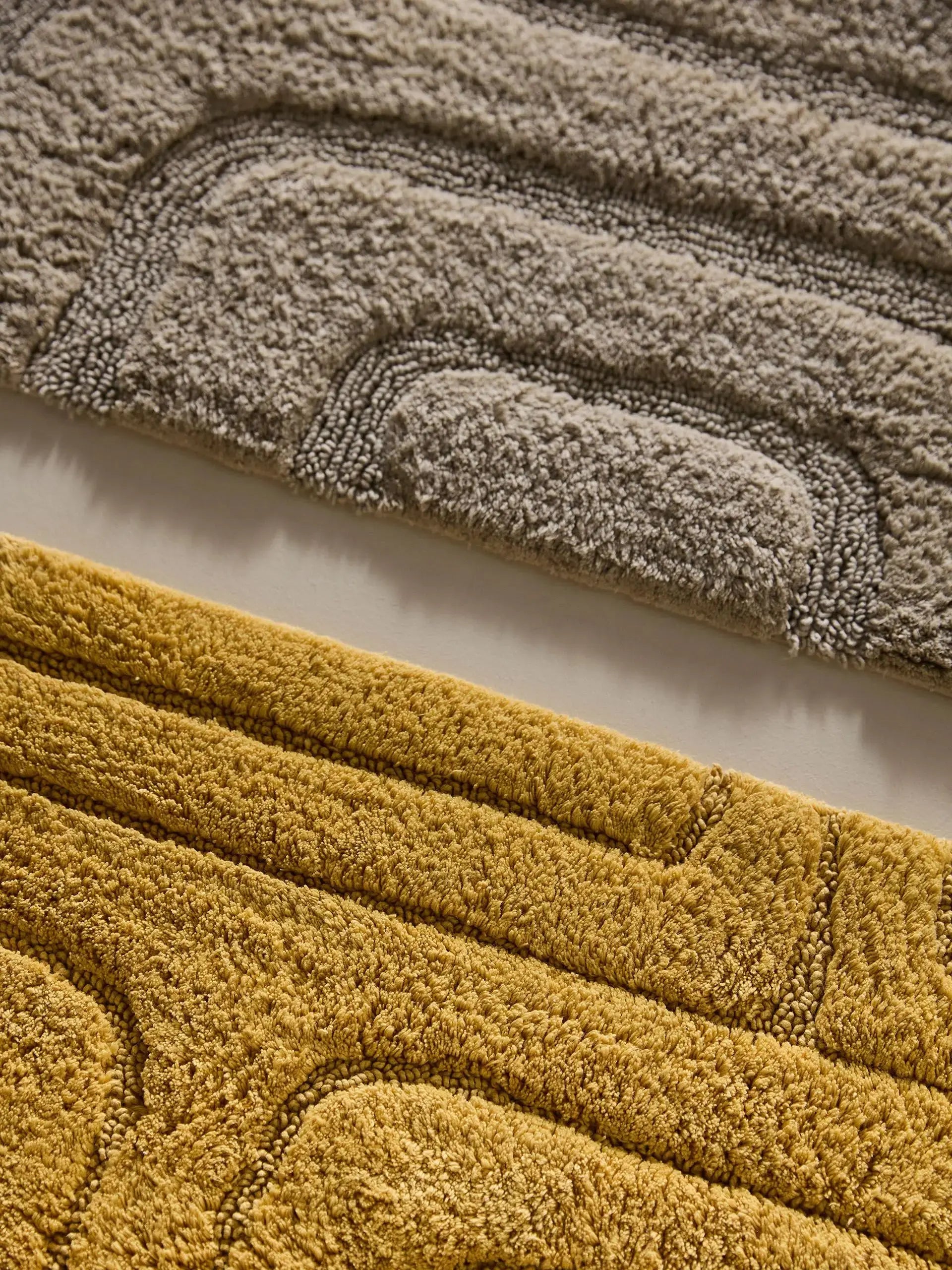 Tapis de bain 100% Coton tufté à la main DAN Taupe BENUTA