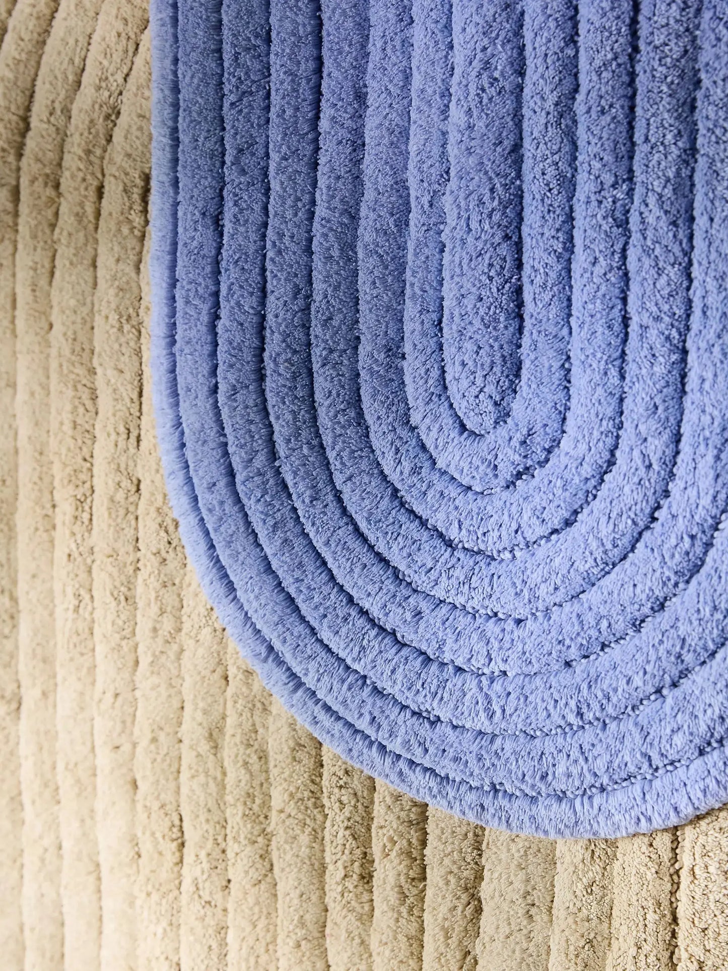 Tapis de bain 100% Coton tufté à la main NIA Bleu BENUTA