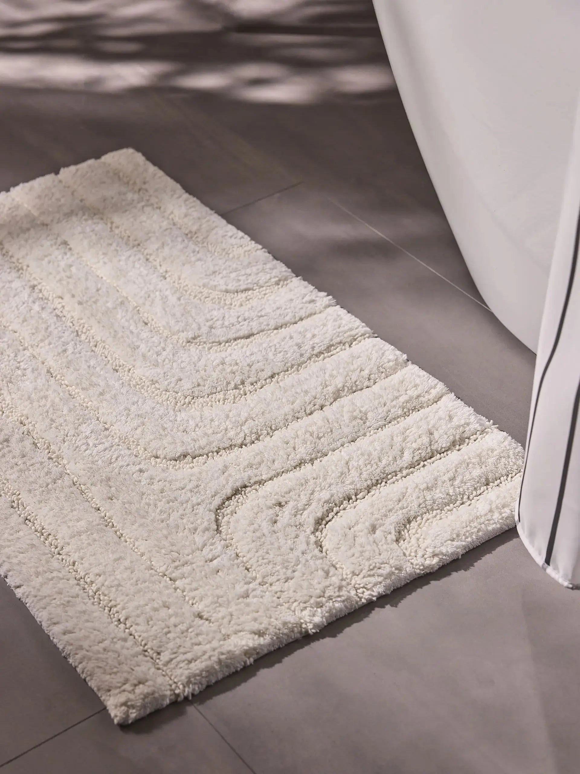 Tapis de bain tufté à la main DAN Crème BENUTA