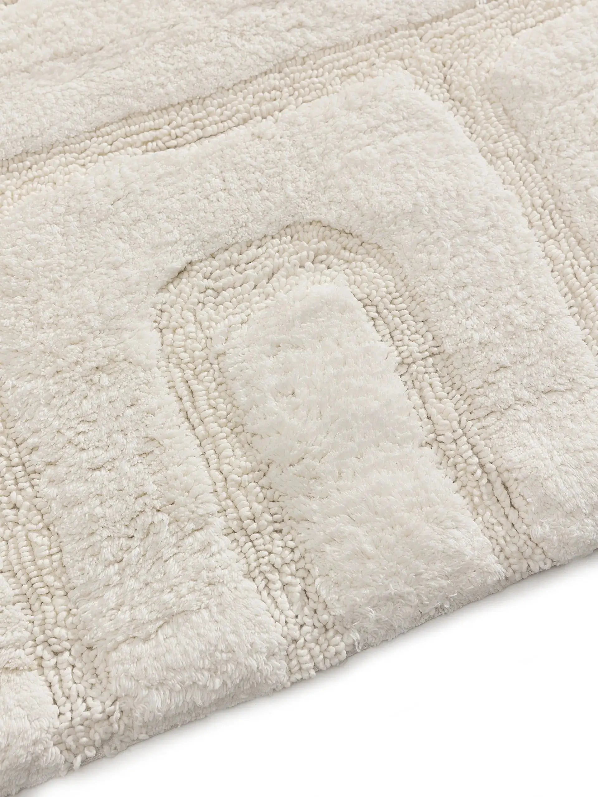 Tapis de bain tufté à la main DAN Crème BENUTA