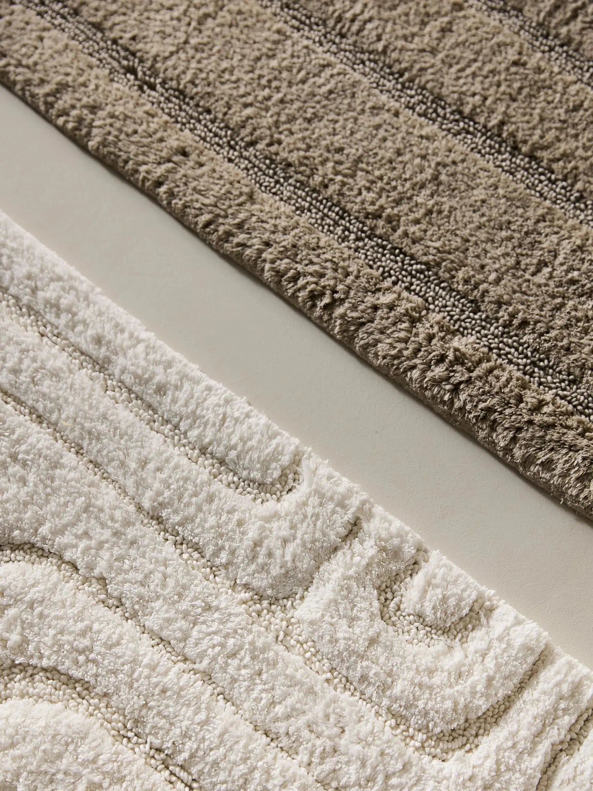 Tapis de bain tufté à la main DAN Crème BENUTA